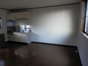 ヤニで茶色がかった壁紙・天井もクロスメイクでキレイになりました。
次の入居者様が気持ちよく過ごせる空間づくりのお手伝いができ、とてもうれしいです。