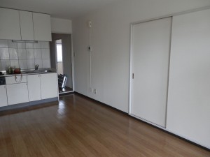 居室壁紙が3種類使用されており、微妙な色の違いもクロスメイクをすることで統一感が出ました。